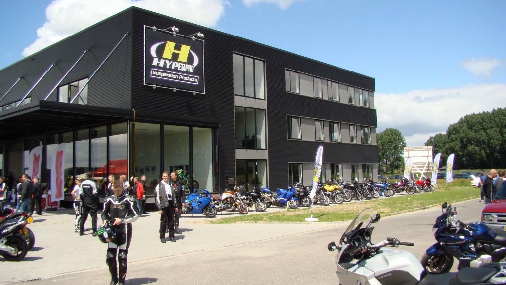 Sonderlösungen für Tiefer- oder Höherlegungen vom Motorrädern sind für Hyperpro kein Problem. Durch unser Baukastensystem kann für jedes Motorrad das richtige Fahrwerk gebaut werden.